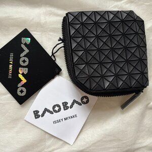 BAO BAO Issey Miyake Clam Wallet